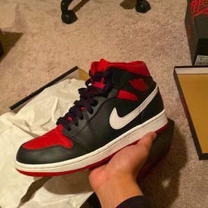 Jordan 1 mid